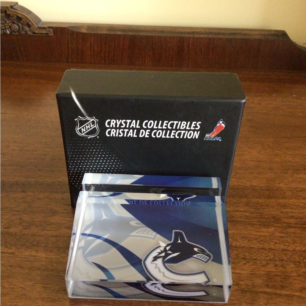 Crystal Collectibles Vancouver Canucks Desk Display